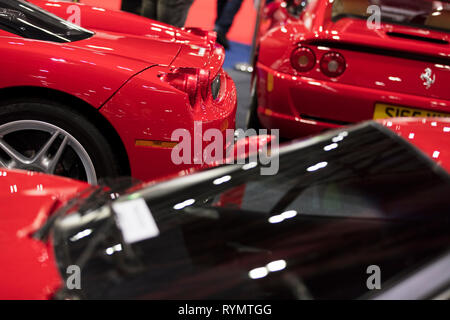 Londres, Royaume-Uni - 18 févr. 2018 : une voiture de sport Ferrari au Classic Car Show à Londres Banque D'Images