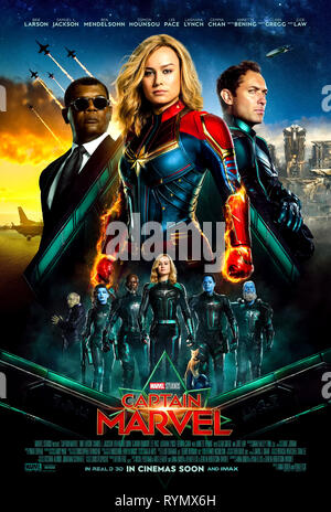 Capitaine Marvel (2019) dirigé par Anna Boden et Ryan Fleck et mettant en vedette Brie Larson, Gemma Chan, Jude Law et Samuel L. Jackson. Carol Danvers, pilote de l'USAF, devient l'un des superhéros les plus puissants de l'univers. Banque D'Images