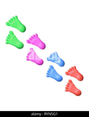 Jouet en plastique pieds sur fond blanc Banque D'Images