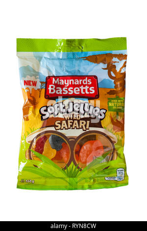 Sac de Maynards Bassetts soft gelées bonbons safari sauvage isolé sur fond blanc - saveur de fruits des gencives Banque D'Images