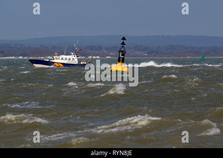 Southampton,Maître de port, lancer,port,bateau,, patrouille,service,les pilotes,escort,coffre,navigation,pouvoir,satellite,le Solent, Isle of Wight, Hampshire Banque D'Images