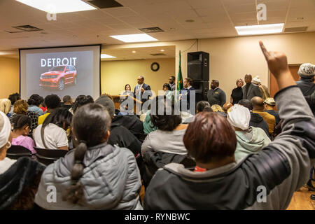 Detroit, Michigan - Des centaines entassés dans une salle de l'union d'entendre parler de Fiat Chrysler Automobiles" visant à construire une nouvelle usine de montage d'automobiles dans un pays à faible revenu Banque D'Images