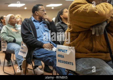 Detroit, Michigan - Des centaines entassés dans une salle de l'union d'entendre parler de Fiat Chrysler Automobiles" visant à construire une nouvelle usine de montage d'automobiles dans un pays à faible revenu Banque D'Images