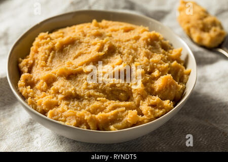 La pâte de Miso japonais bio prêt à cuire avec Banque D'Images