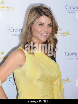 SAN MARINO, CA - le 11 janvier : L'actrice Lori Loughlin arrive à la marque Hallmark Channel & Movie Channel 2014 Winter TCA Party le 11 janvier 2014 à la bibliothèque Huntington et jardins à San Marino, en Californie. Photo de Barry King/Alamy Stock Photo Banque D'Images