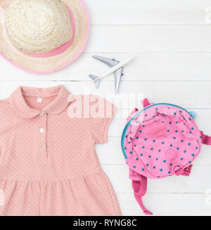 Mode et accessoires voyage Fille en rose Banque D'Images