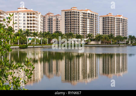 Miami Florida, Coral Gables, Deering Bay Yacht & Country Club, bâtiment, luxe, style de vie, condominium appartements résidentiels immeubles Banque D'Images