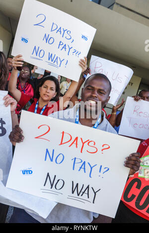 Miami Florida,School Board Administration Building,Education,budget réduit,économie,augmentation de salaire,payer,contrat,devise,argent,UTD,syndicat,enseignant,enseignants,te Banque D'Images