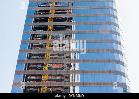 Miami Florida,Brickell Avenue,Brickell District,immeuble de bureaux,commercial,gratte-ciel de hauteur gratte-ciel bâtiment bâtiments verre,réflexion,sous Banque D'Images