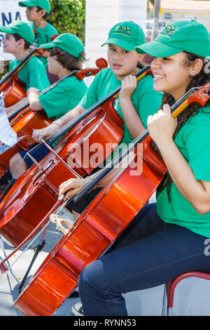 Miami Florida,Little Havana,Jose Marti Park,United Hearts Family Festival,festivals foire,communauté American Children's Orchestra for Peace,musique,under Banque D'Images