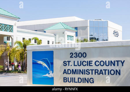 Floride Saint St. Lucie County, fort ft. Pierce, St. Immeuble de l'Administration du comté de Lucie, immeuble du gouvernement, panneau, FL090219014 Banque D'Images