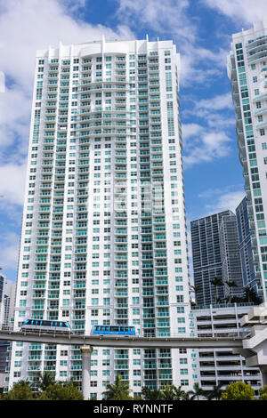 Miami Florida, Brickell District, immeuble résidentiel, gratte-ciel de haute élévation gratte-ciel bâtiment immeubles condominium appartements résidentiels Banque D'Images