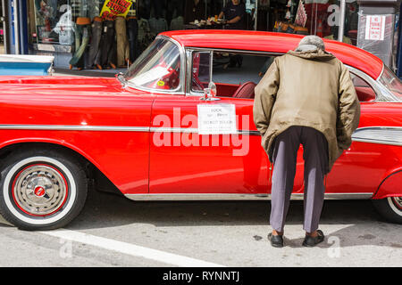 Miami Florida,centre-ville,Flagler Street,Bike Miami Days,Community Classic car,1957 Chevrolet,auto,man men male,look,Red Paint,sign,look do not touch, Banque D'Images