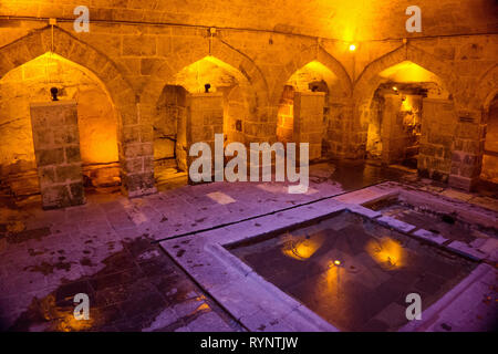 12. siècle et la mosquée historique Pişirici Kasteli, un célèbre l'architecture de l'eau avec toilettes et une baignoire d'eau souterraine, Gaziantep Turquie Banque D'Images