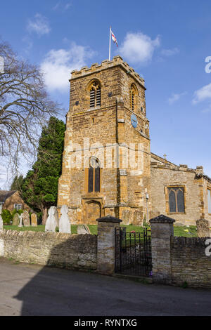 St Columba's Church dans le village de Collingtree, Northamptonshire, Royaume-Uni ; premières parties de date 12ème siècle avec une importante restauration du 19e siècle Banque D'Images