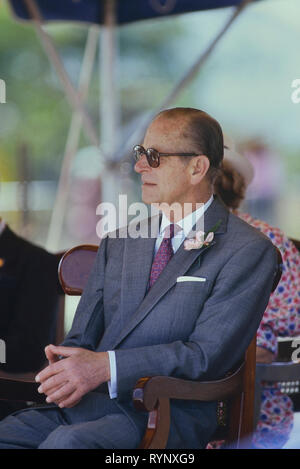 Le prince Philip, duc d'Édimbourg à Queen's College pour la cérémonie de pose de la pierre du nouveau bâtiment de l'école. La Barbade, Caraïbes. 1989 Banque D'Images