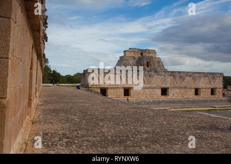 Uxmal, Mexique - Le 30 janvier 2018 : ruines majestueuses à Uxmal, Mexique. Uxmal est une ancienne ville maya de la période classique dans l'actuel Mexique. Banque D'Images
