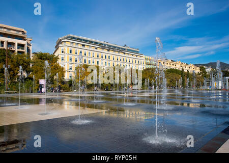 Miroir d'eau ou miroir d'eau de la promenade du Paillon, Nice, France Banque D'Images