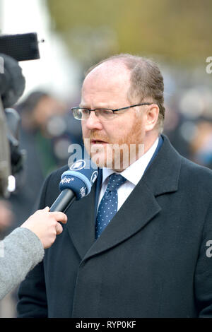 George Freeman MP (Con : Norfolk) interviewé sur College Green, Westminster, Mars 2019 Banque D'Images