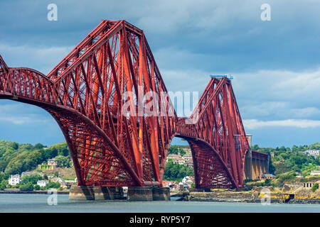 Le Forth Rail Bridge de South Queensferry, Edinburgh, Scotland, UK Banque D'Images