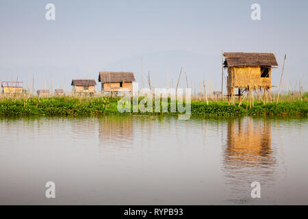 Maisons sur pilotis, au Lac Inle, Myanmar Banque D'Images