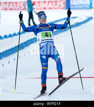 14 mars 2019, la Suède, Stockholm : Biathlon : Championnat du monde, Relais individuel, Mixte. Lukas Hofer d'Italie à la vôtre à l'arrivée. Photo : Sven Hoppe/dpa Banque D'Images