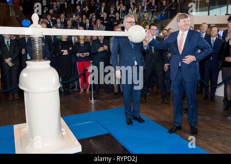 Amsterdam, Pays-Bas. 14Th Mar 2019. Le roi Willem-Alexander des Pays-Bas à la Eye Filmmuseum à Amsterdam, le 14 mars 2019, d'assister à la célébration de 100 ans de l'aviation dans les Pays-Bas. KLM, NLR-Pays-Bas centre aérospatiale GKN et existent dans tous les Fokker 100 ans 2019 Photo : Albert Ph van der Werf/ Pays-Bas OUT/Point de vue OUT | Crédit : afp photo alliance/Alamy Live News Banque D'Images