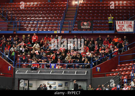 Foto Claudio Grassi/LaPresse 14 marzo 2019 Assago (MI) Italia sport basket AX Armani Exchange Olimpia Milan Olympiacos vs Pireo - Turkish Airlines Eurolega 2018/2019 - Mediolanum Forum. Nella foto : I tifosi di Grassi Claudio photo l'Olympiacos/LaPresse 14 mars 2019 Assago (MI) Italy sport basket AX Armani Exchange Olimpia Milan contre l'Olympiacos Le Pirée - Turkish Airlines EuroLeague 2018/2019 - Mediolanum Forum. dans la pic : l'Olympiacos partisans Banque D'Images