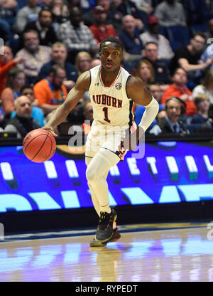 14 mars 2019, Auburn Tigers guard Jared Harper (1) DRIBBLE contre le Missouri Tigers lors d'une série de championnat SEC match entre le Missouri Tigers Auburn Tiger vs chez Bridgestone Arena de Nashville, TN (Obligatoire Crédit Photo : Steve Roberts/Cal Sport Media) Banque D'Images