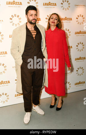 Londres, Royaume-Uni. 14Th Mar, 2019. Conrad Shawcross, Carolina Mazzocari assister à l'aide de collecte biennale dans le Roundhouse Trust qui aide 3000 11 à 25 ans issus de tous les milieux à réaliser leur potentiel créatif à travers des opportunités à travers la musique, les médias et les arts le 14 mars 2019 Gala au Roundhouse, Londres, Royaume-Uni. Credit Photo : Alamy/Capital Live News Banque D'Images