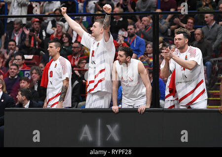 Foto Claudio Grassi/LaPresse 14 marzo 2019 Assago (MI) Italia sport basket AX Armani Exchange Olimpia Milan Olympiacos vs Pireo - Turkish Airlines Eurolega 2018/2019 - Mediolanum Forum. Nella foto : L&# x2019;esultanza di Milano Photo Claudio Grassi/LaPresse 14 mars 2019 Assago (MI) Italy sport basket AX Armani Exchange Olimpia Milan contre l'Olympiacos Le Pirée - Turkish Airlines EuroLeague 2018/2019 - Mediolanum Forum. dans l'exultation de Milan : pic Banque D'Images