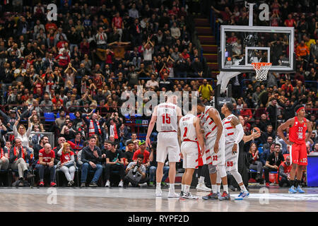 Foto Claudio Grassi/LaPresse 14 marzo 2019 Assago (MI) Italia sport basket AX Armani Exchange Olimpia Milan Olympiacos vs Pireo - Turkish Airlines Eurolega 2018/2019 - Mediolanum Forum. Nella foto : L&# x2019;esultanza di Milano Photo Claudio Grassi/LaPresse 14 mars 2019 Assago (MI) Italy sport basket AX Armani Exchange Olimpia Milan contre l'Olympiacos Le Pirée - Turkish Airlines EuroLeague 2018/2019 - Mediolanum Forum. dans l'exultation de Milan : pic Banque D'Images