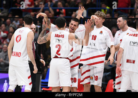 Foto Claudio Grassi/LaPresse 14 marzo 2019 Assago (MI) Italia sport basket AX Armani Exchange Olimpia Milan Olympiacos vs Pireo - Turkish Airlines Eurolega 2018/2019 - Mediolanum Forum. Nella foto : L&# x2019;esultanza di Milano Photo Claudio Grassi/LaPresse 14 mars 2019 Assago (MI) Italy sport basket AX Armani Exchange Olimpia Milan contre l'Olympiacos Le Pirée - Turkish Airlines EuroLeague 2018/2019 - Mediolanum Forum. dans l'exultation de Milan : pic Banque D'Images