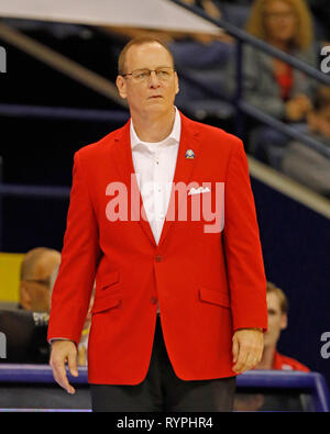 New Orleans, LA, USA. 14Th Mar, 2019. Louisiane Lafayette Ragin Cajuns entraîneur Bob Marlin cherche sur contre South Alabama Jaguars pendant le jeu entre la Louisiane et l'Alabama à Lakefront Arena à New Orleans, LA. Stephen Lew/CSM/Alamy Live News Banque D'Images