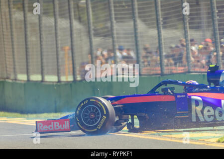 Melbourne, Australie. Mar 15, 2019. Alexander ALBON 23 rouler pour la RED BULL TORO ROSSO HONDA tournant sur T2 au cours de la Formule 1 Grand Prix d'Australie 2019 Rolex à l'Albert Park Lake, en Australie le 15 mars 2019. Crédit : Dave Hewison Sports/Alamy Live News Banque D'Images