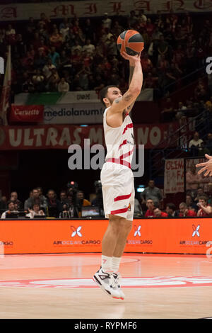 Milan, Italie. 14Th Mar, 2019. Mike James, # 2 d'AX Armani Exchange Olimpia Milan au cours de la Turkish Airlines EuroLeague 2018/2019 Saison régulière 26 Ronde match entre l'AX Armani Exchange Olimpia Milan et l'Olympiakos Le Pirée à Mediolanum Forum de Milan. Score final : 66 - 57 Olimpia Milan Olympiakos Le Pirée Crédit : Stefanos Kyriazis/Alamy Live News Banque D'Images