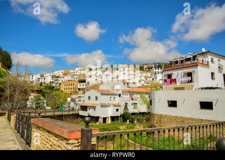 Setenil de las Bodegas, village andalou de Cadix, Espagne Banque D'Images