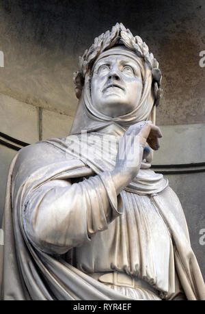 Francesco Petrarca dans les niches de la colonnade des Offices à Florence Banque D'Images