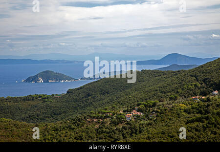 La côte vue du village de Poggio, l'île d'Elbe, en Italie. Banque D'Images