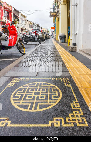 Phuket, Thaïlande - 11 Avril 2017 : Nouveau design chinois avec des trottoirs. De nombreuses parties de la vieille ville sont rajeunis. Banque D'Images