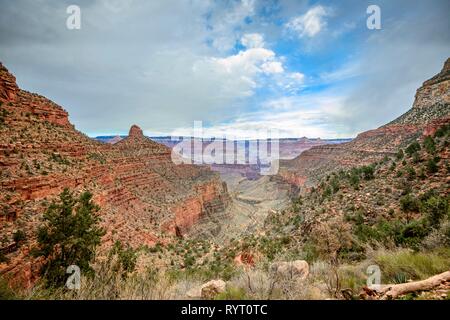 Gorge de la Grand Canyon, vue du Bright Angel Trail, érodés, paysage rock South Rim, le Parc National du Grand Canyon, Arizona Banque D'Images