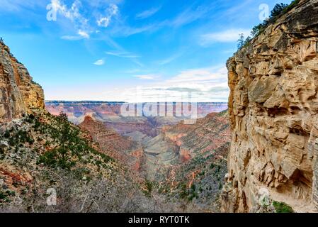 Gorge de la Grand Canyon, vue du Bright Angel Trail, érodés, paysage rock South Rim, le Parc National du Grand Canyon, Arizona Banque D'Images