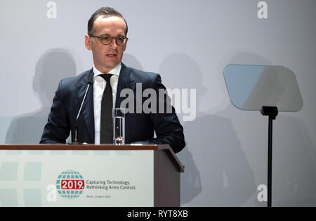 Berlin, Allemagne. Mar 15, 2019. Heiko Maas (SPD), Ministre des affaires étrangères de l'Allemagne, prend la parole lors d'une Conférence internationale du Ministère fédéral des affaires étrangères sur le contrôle des armes. Credit : Ralf Hirschberger/dpa/Alamy Live News Banque D'Images