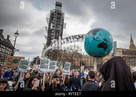 Londres, Royaume-Uni. 15 mars 2019. Grève de la jeunesse 4 Climat / vendredi pour protester contre le changement climatique à l'échelle nationale future action. Crédit : Guy Josse/Alamy Live News Banque D'Images