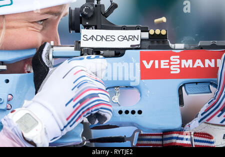 15 mars 2019, la Suède, Stockholm : Championnat du monde de Biathlon : la formation, les femmes relais. Tiril Eckhoff de Norvège en action au stand de tir. Photo : Sven Hoppe/dpa Banque D'Images