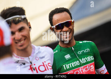 Pomarance, Italia. Mar 15, 2019. Foto Gian Mattia D'Alberto/LaPresse 15/03/2019 Pomarance (Italia) Sport Ciclismo Tirreno-Adriatico 2019 - edizione 54 - da Pomarance un Foligno (226 km) Nella foto:Natnael Berhane Photo Gian Mattia D'Alberto/LaPresse 15 mars 2018 Pomarance (Italie) Sport cyclisme Tirreno-Adriatico 2019 - edition 54 - Pomarance à Foligno (140 miles) dans le pic :&# xa0;Natnael Berhane Crédit : LaPresse/Alamy Live News Banque D'Images