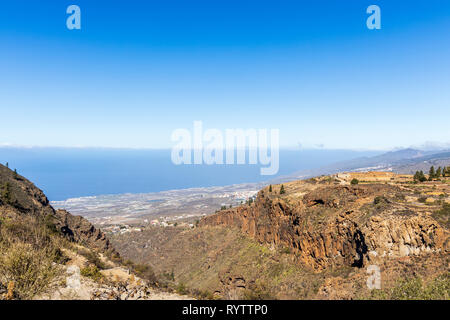 Voir dans le Barranco de Guaria de Las Fuentes, jusqu'à la côte, Guia de Isora, Tenerife, Canaries, Espagne Banque D'Images