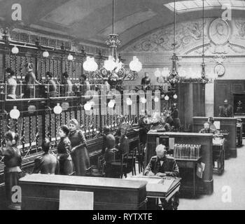 Courrier, téléphone, opérateur longue distance, l'opérateur longue distance hall, télécommunications échange à Berlin, vers 1900, Additional-Rights Clearance-Info-Not-Available- Banque D'Images