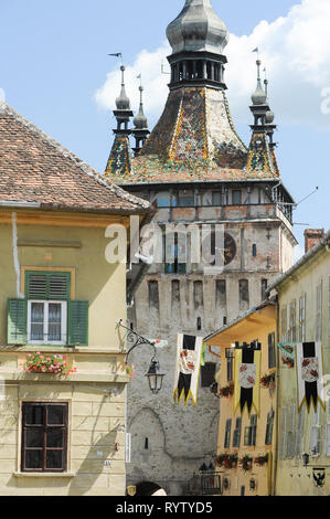 Turnul cu ceas gothique Sighisoara (Tour de l'horloge) construite en XIV siècle dans la région de Cetatea Sighisoara (centre historique de Sighisoara) construit au xiie siècle Banque D'Images