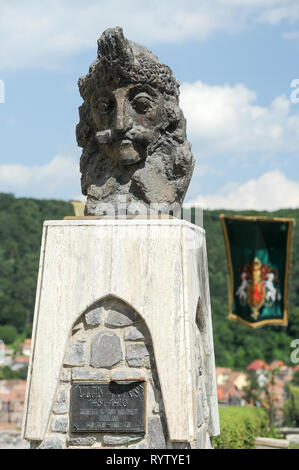 Buste de Vlad Tepes (Voïvode de Valachie Vlad l'Empaleur inspiré de Bram Stoker's Dracula) à Cetatea Sighisoara (centre historique fortifié de Soupir Banque D'Images